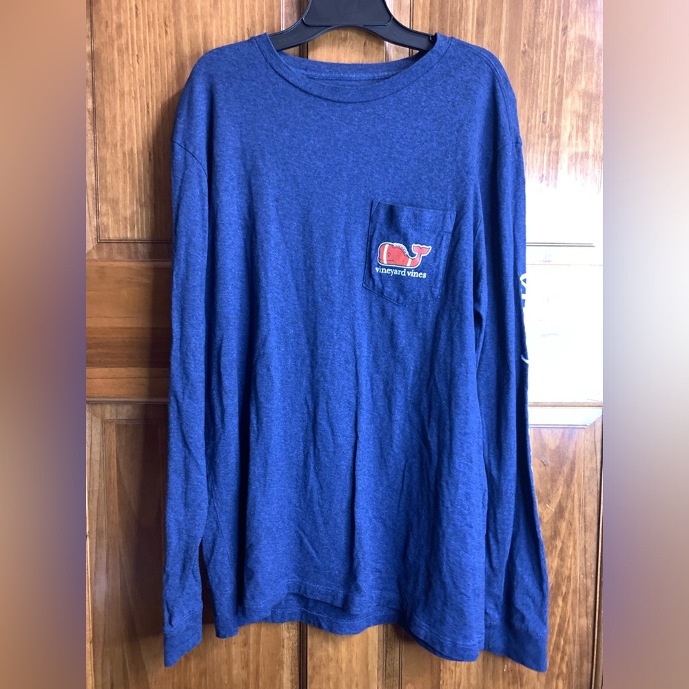 Women’s Vineyard Vines Football whale long sleeve pocket tee size small